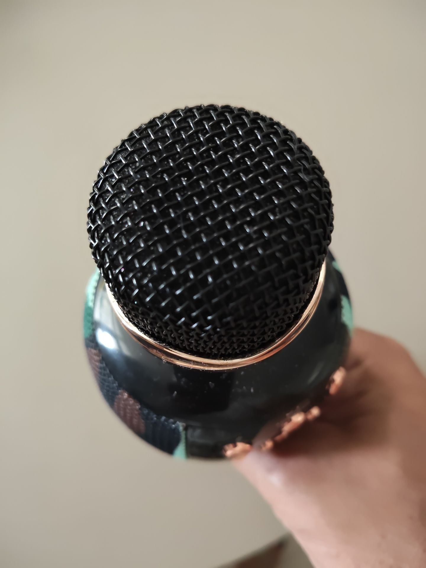 Karaoke Mic & built in speaker - Image 4