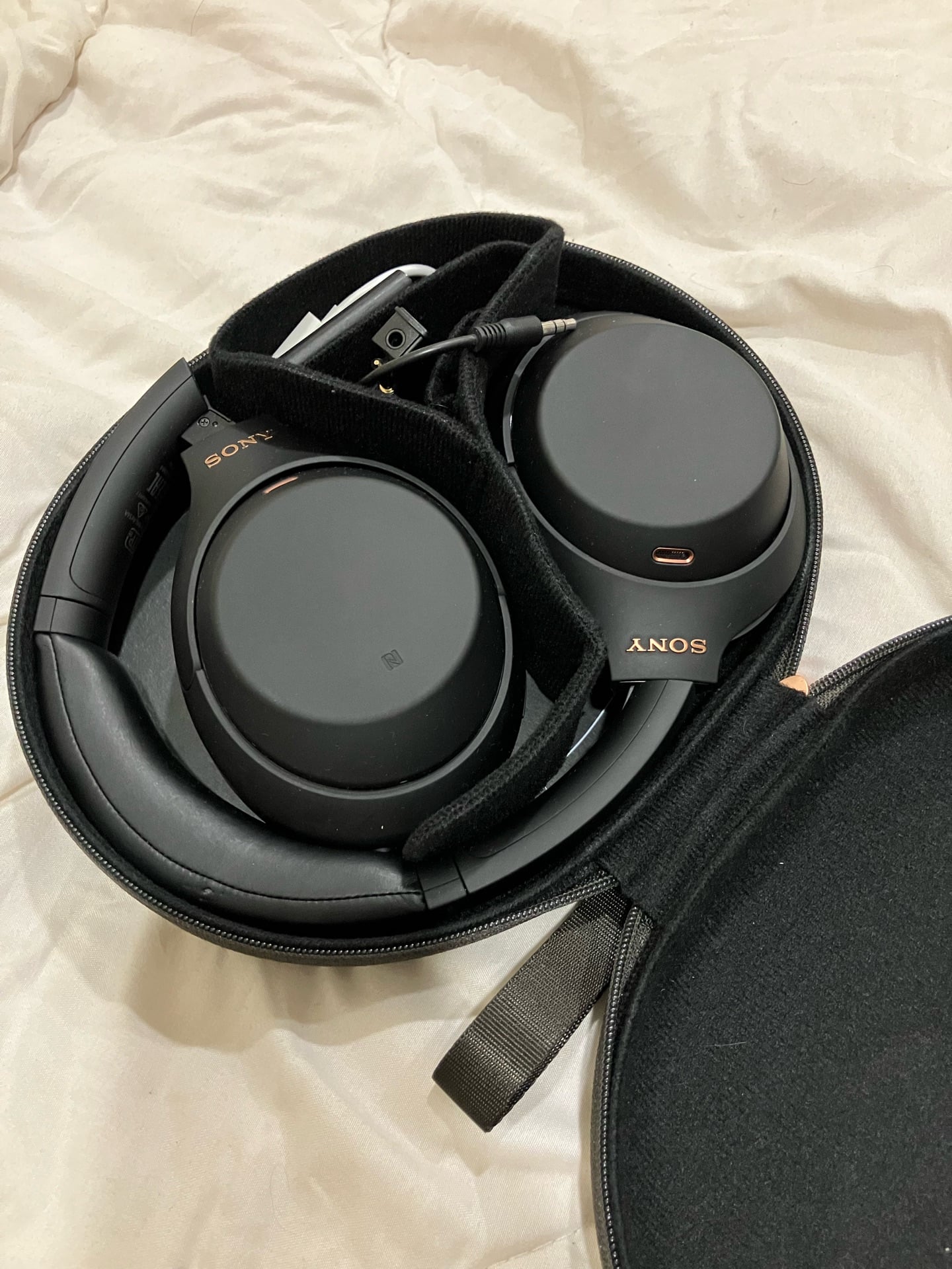 Sony WH1000XM4 - Image 1