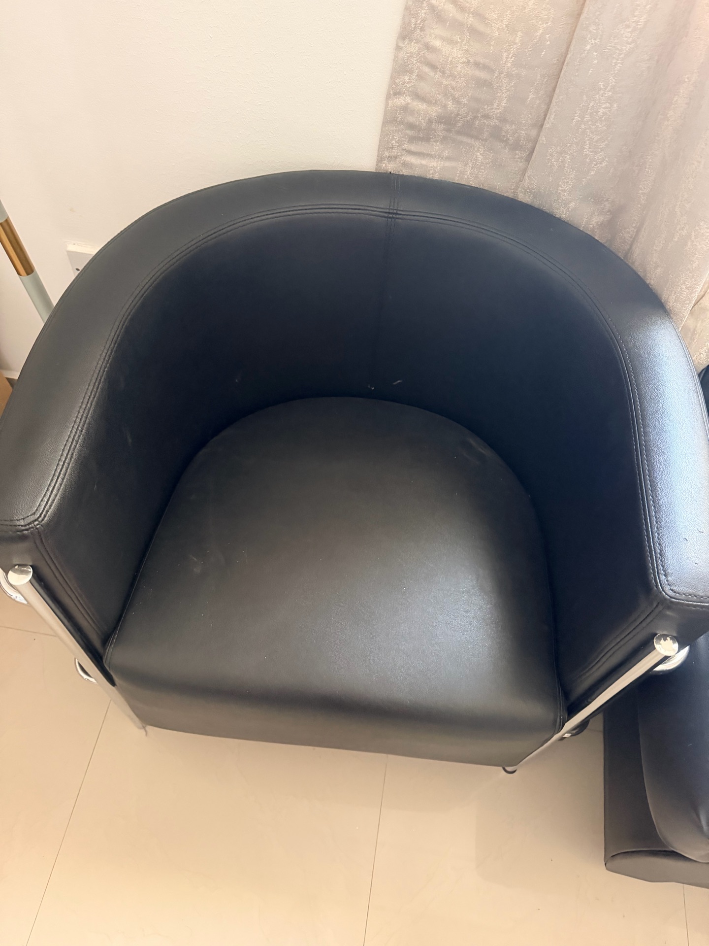 Black leather sofa - Image 4