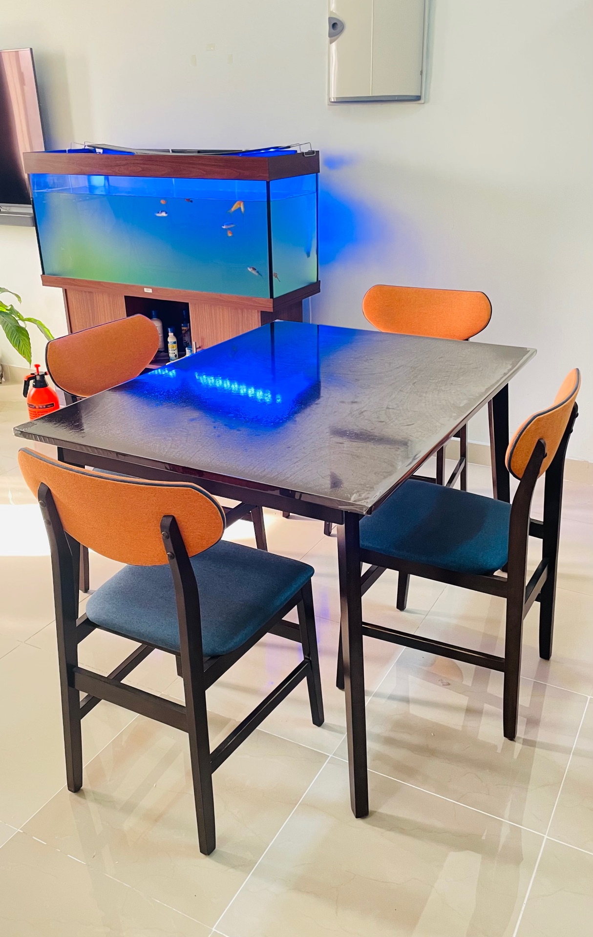 Home Center Dining Table with 4 Chairs like new - Image 3