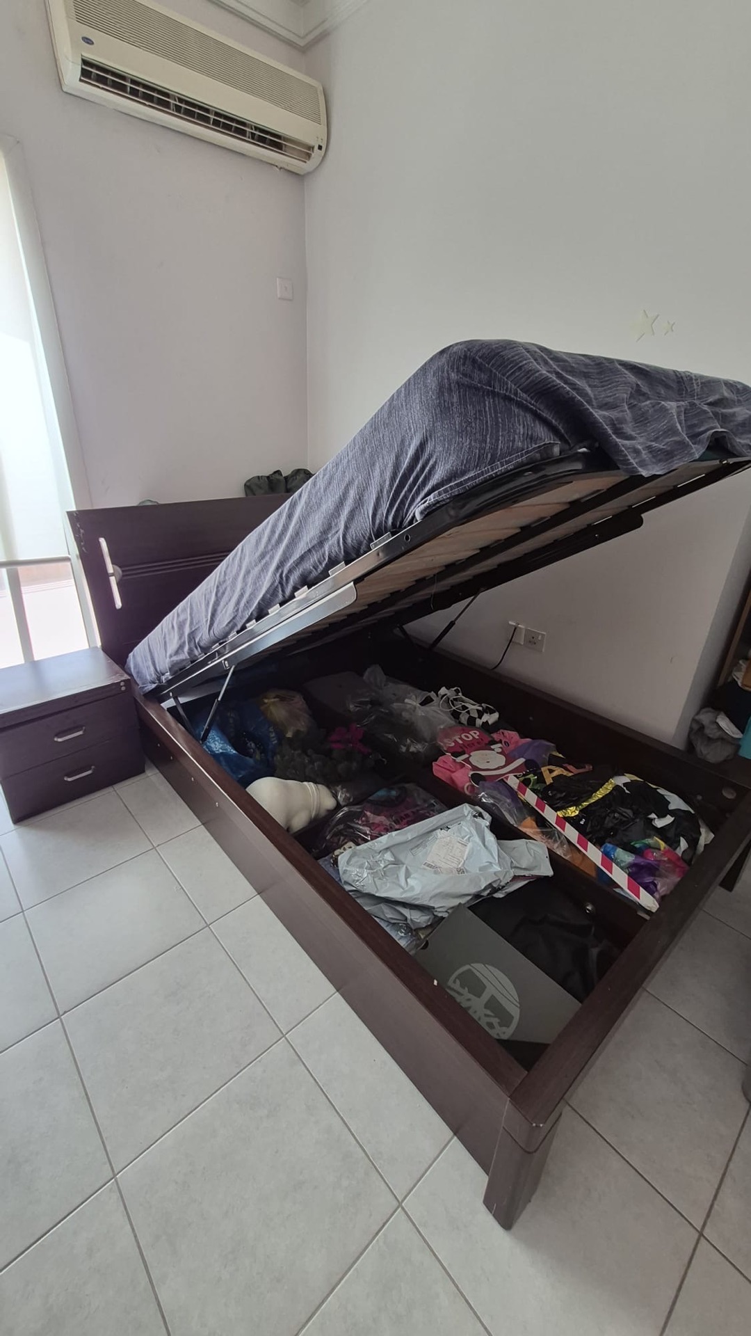 Full bedroom Bed, mattress, cabinet, 2night table, console with mirror - Image 2
