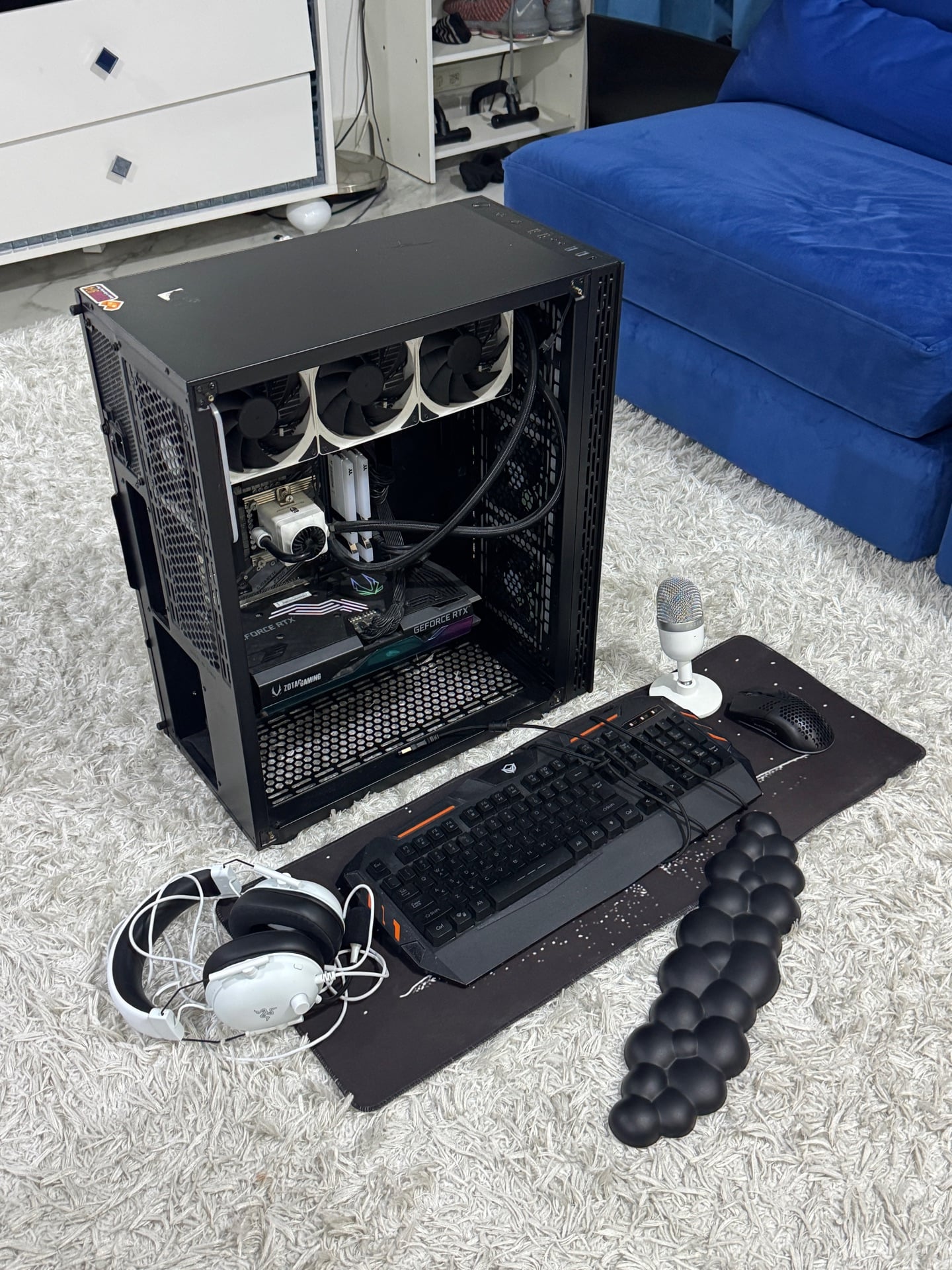 Gaming pc with all its accessories - Image 1