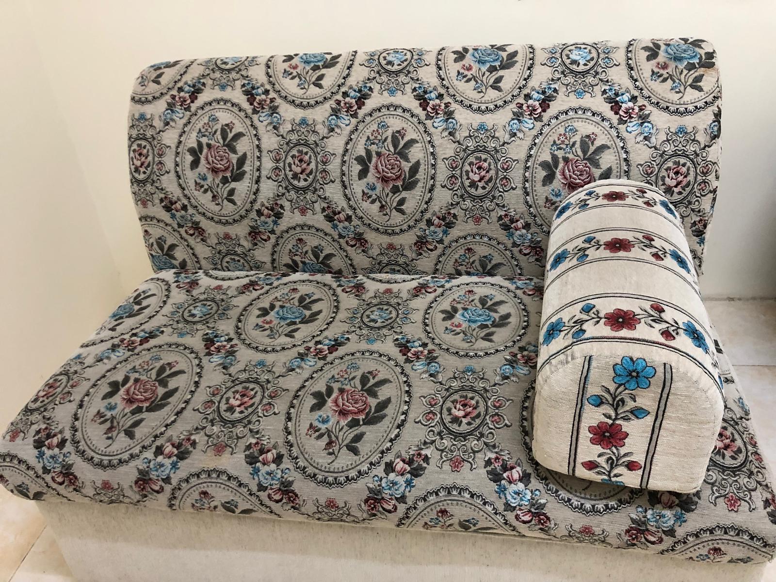 Used sofa set with good condition. 3 pieces sofa set   - Image 5