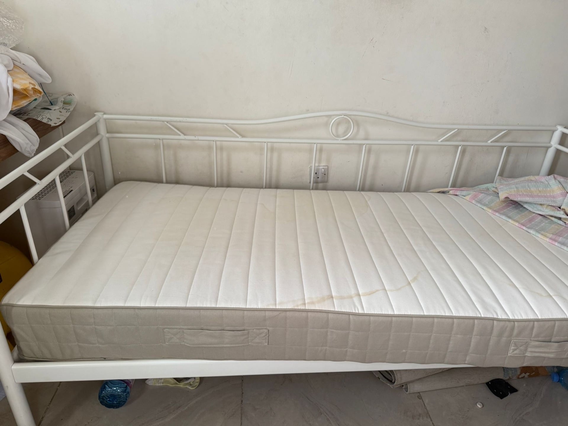 Bed with matress - Image 4