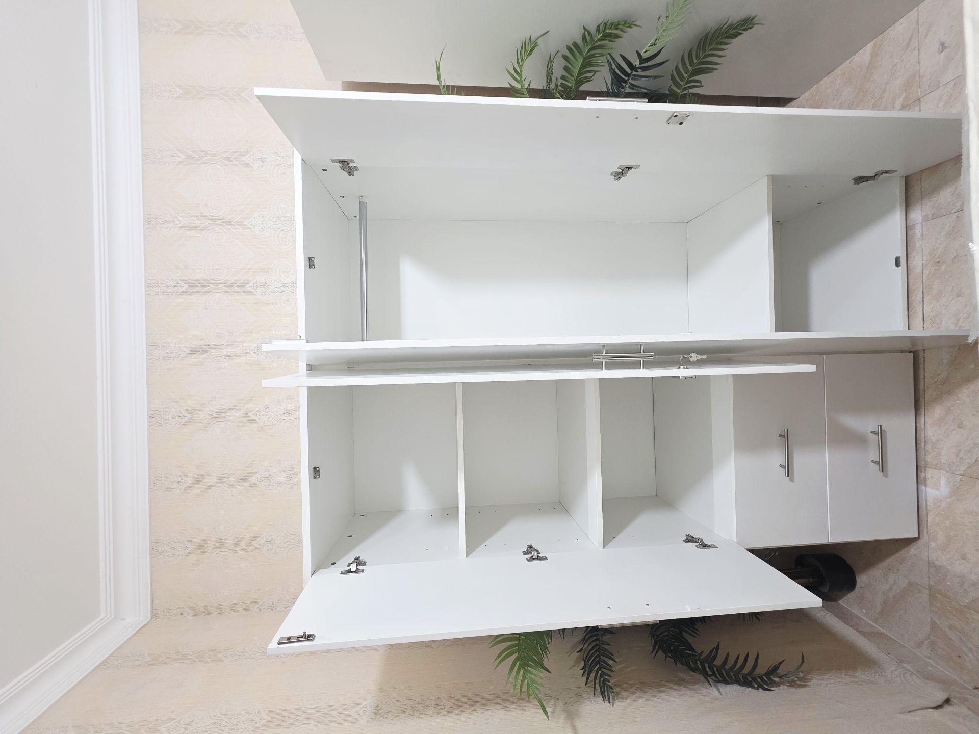 4 Door cabinet  - Image 2