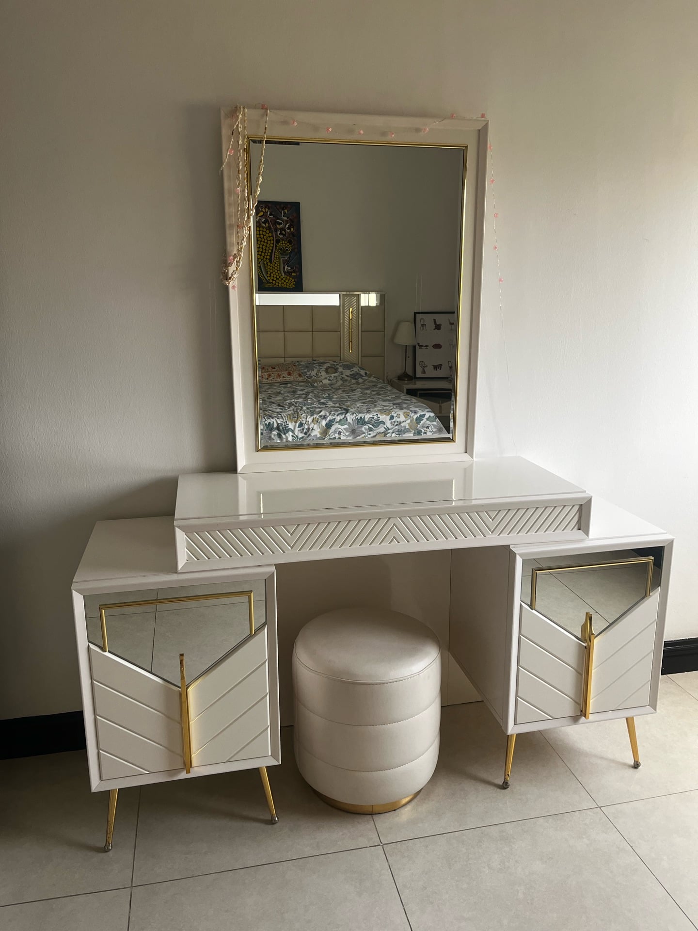 Bedroom set. Sideboard set with mirror and two bedside tables for the master bed - Image 1