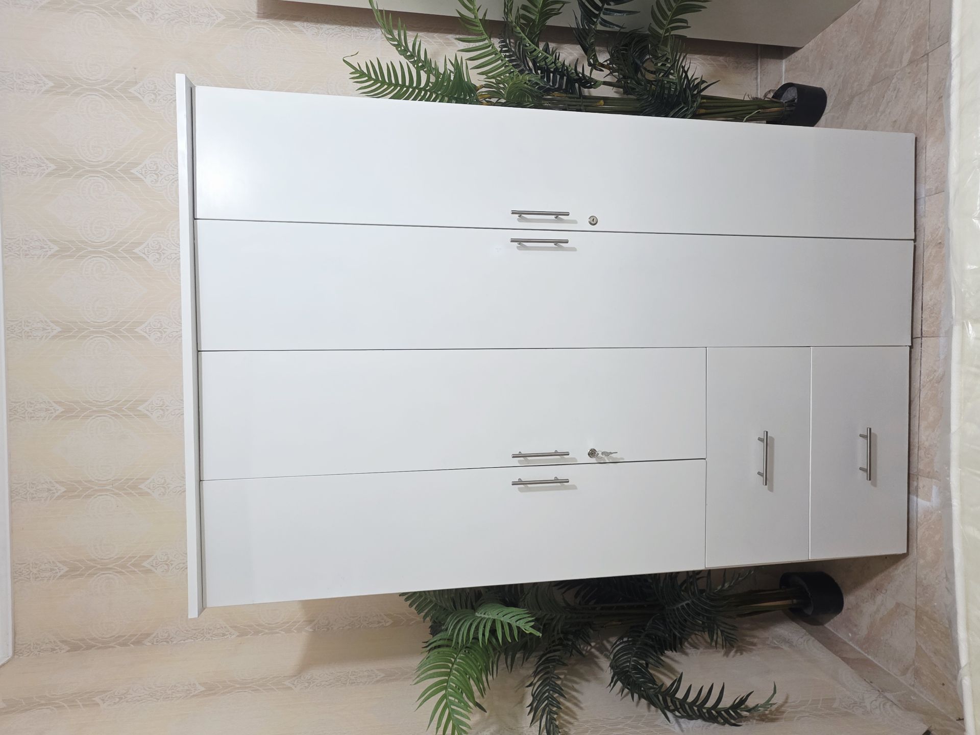 4 Door cabinet  - Image 6