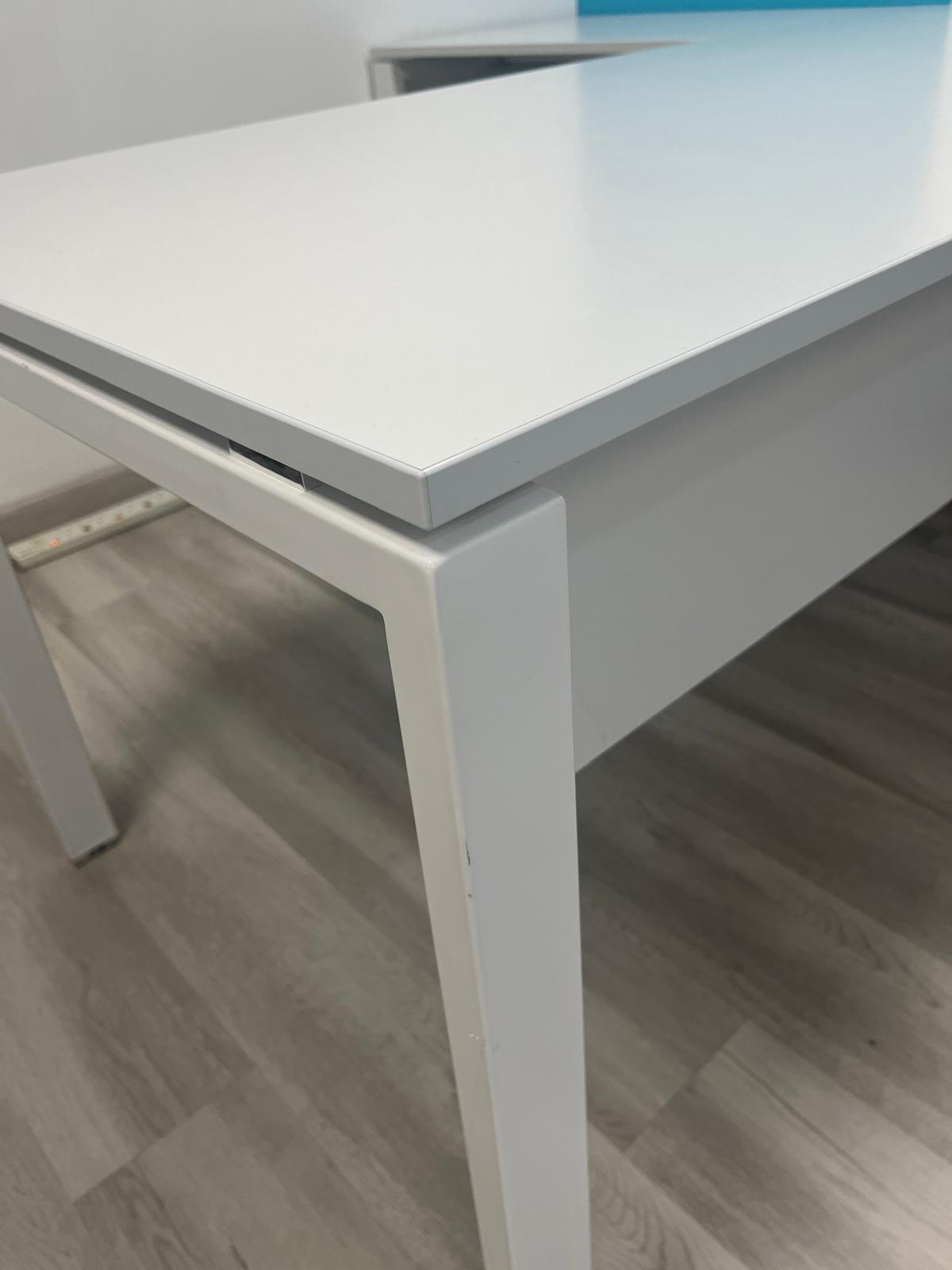 White Corner Desk - very good condition - Image 4