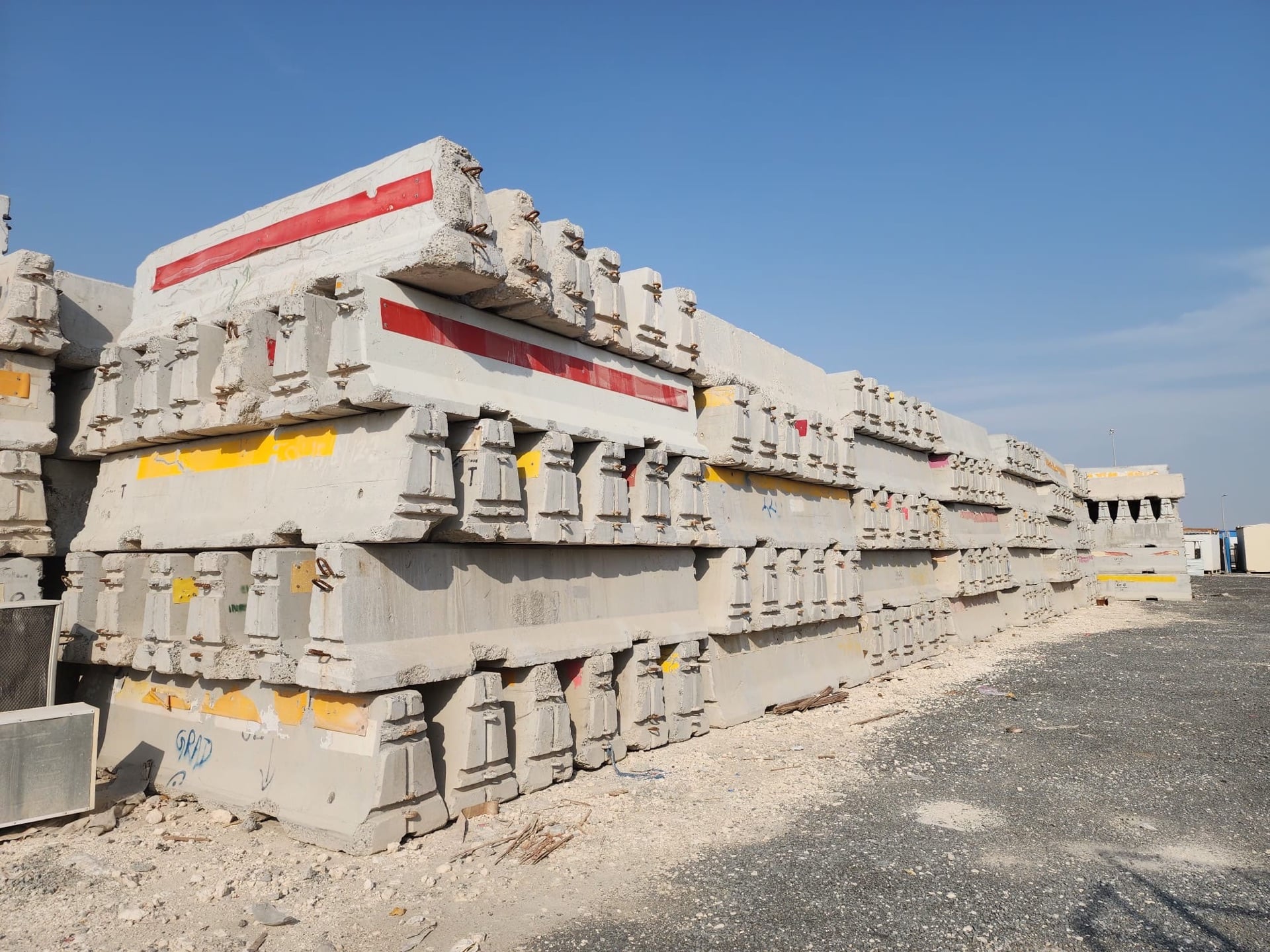 Concrete Barriers- Length 3.8 - Image 1