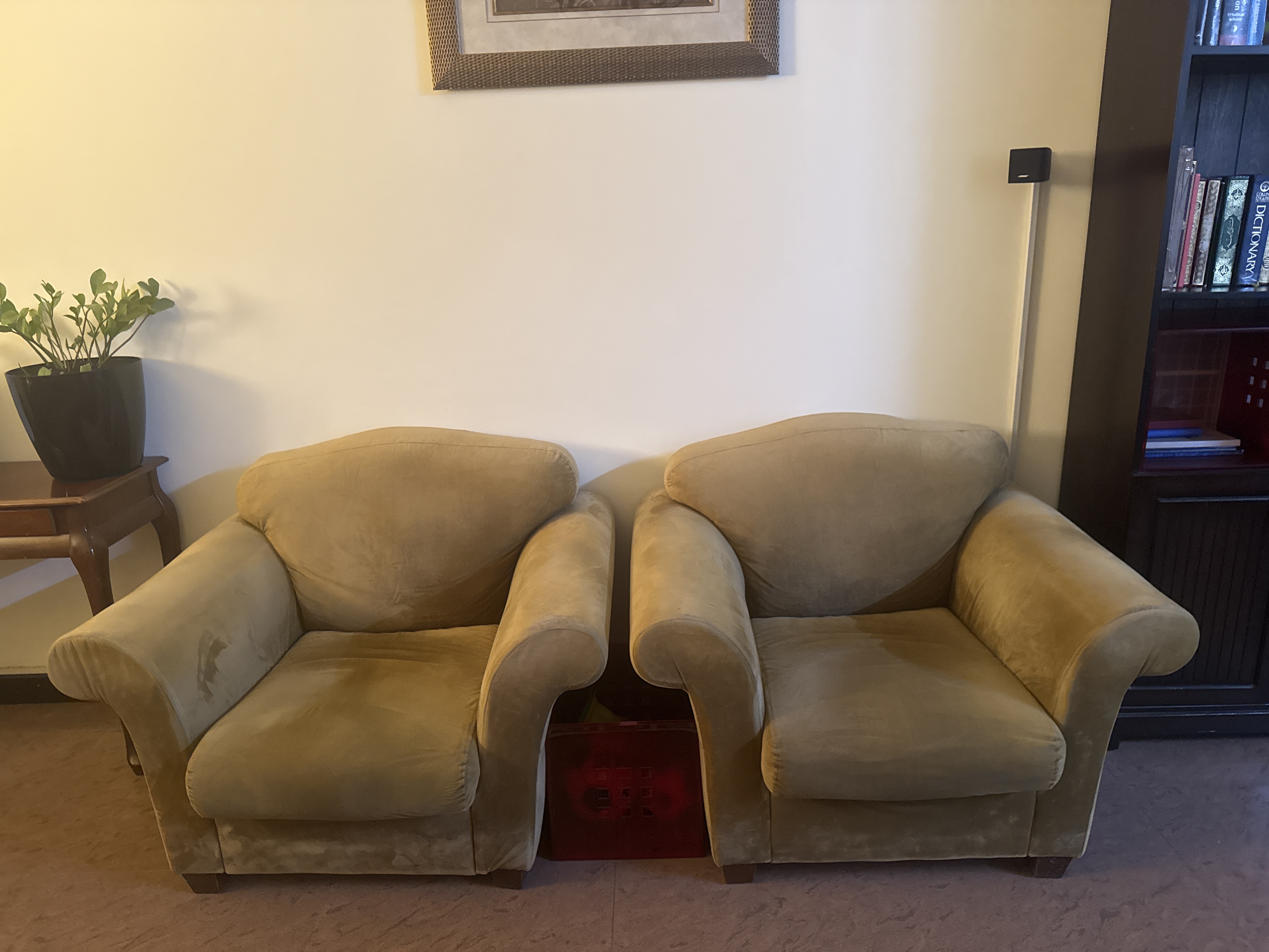 SOFA AND DINING TABLE - Image 6