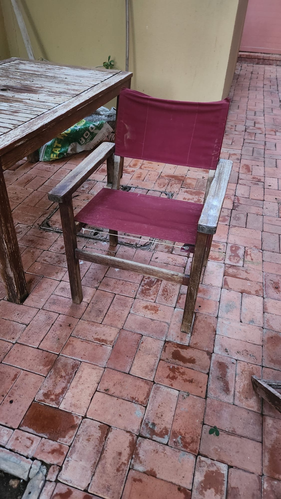 Outdoor table and chairs  - Image 2