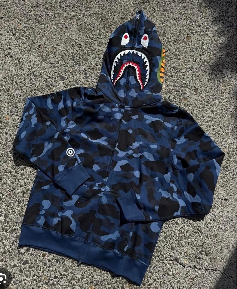 Hoodie jacket Bape size large - Image 2