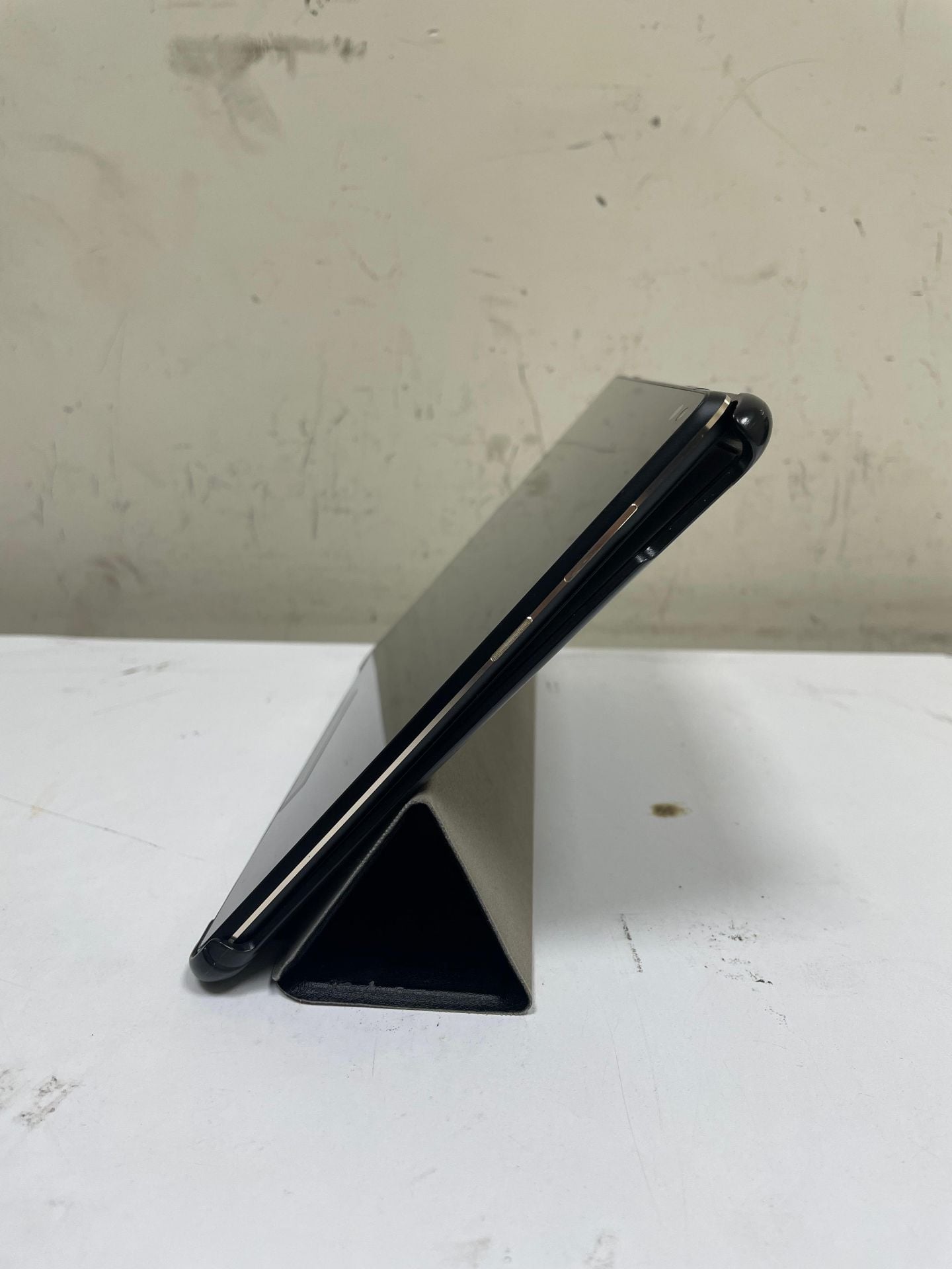 Lenovo Tab P10 - Image 3