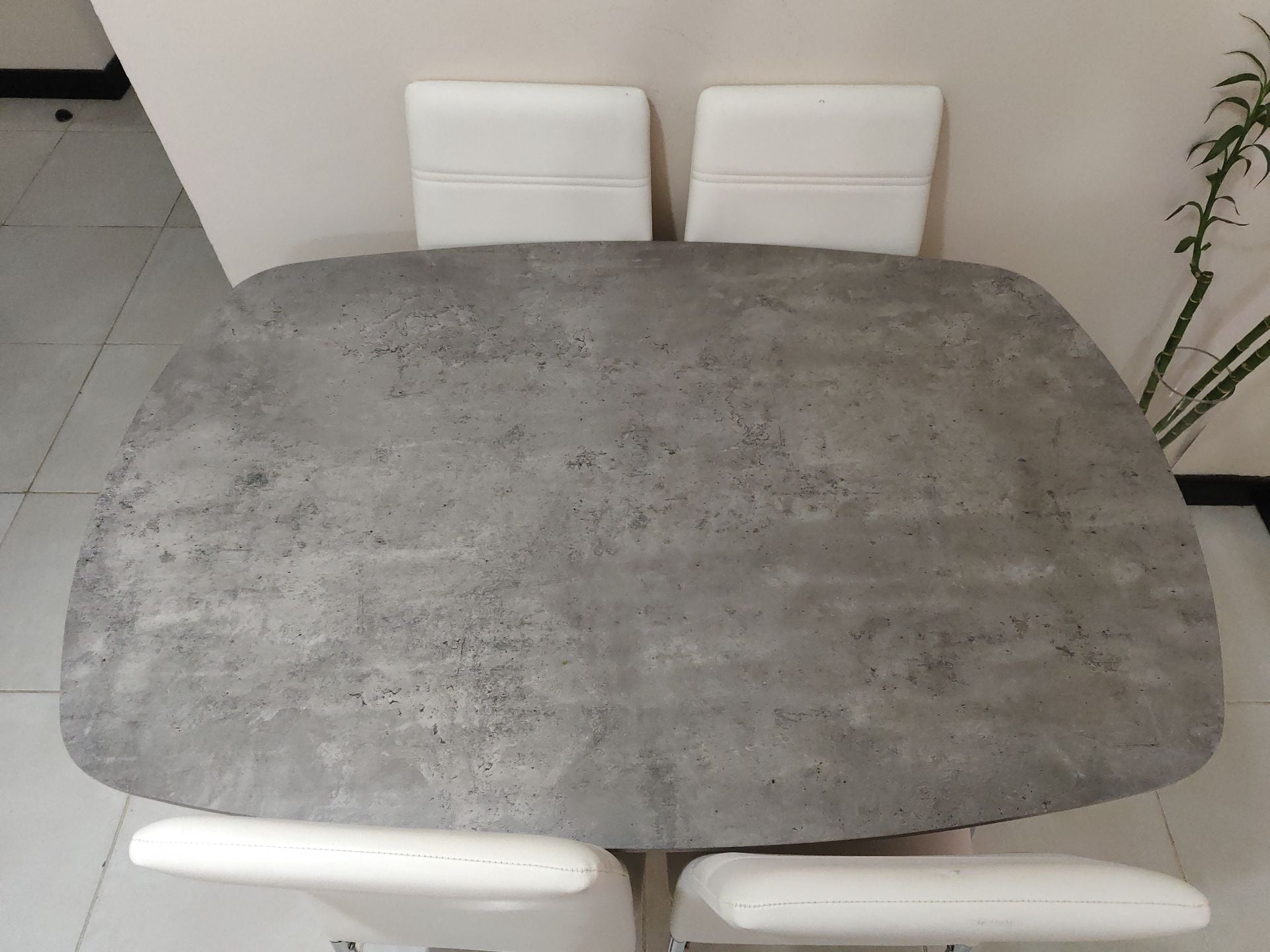 Dinning table - Image 1