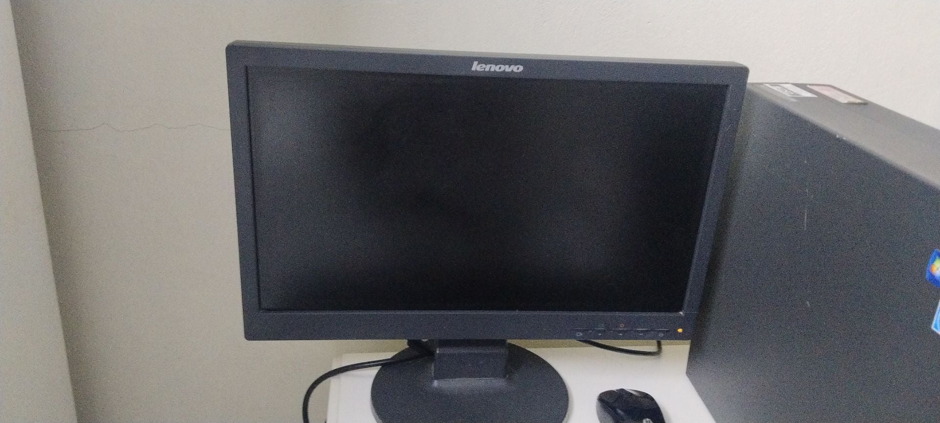 Lenovo Thinkcenter Desktop with Monitor - Image 4