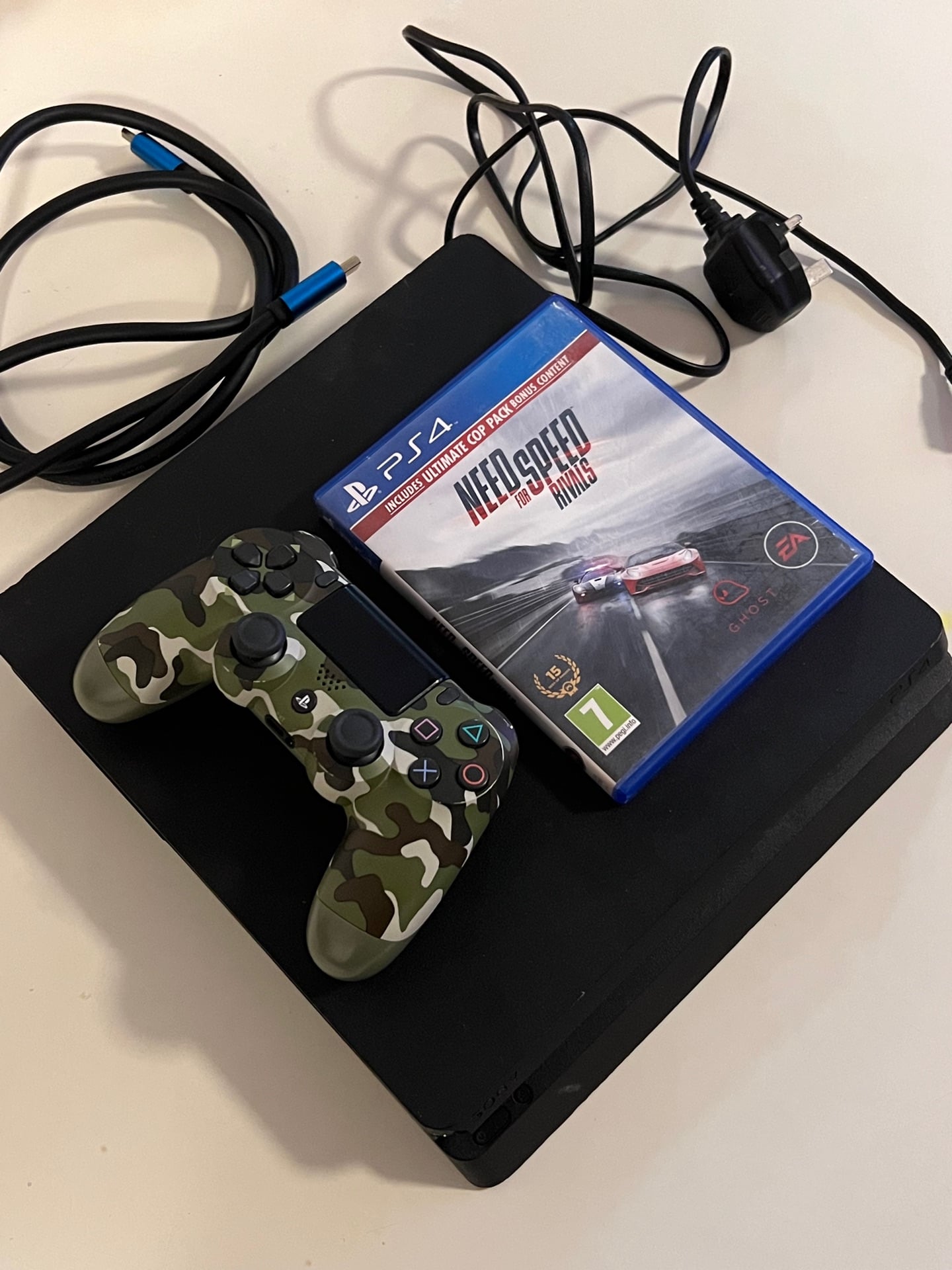 Ps4 slim with game - Image 1