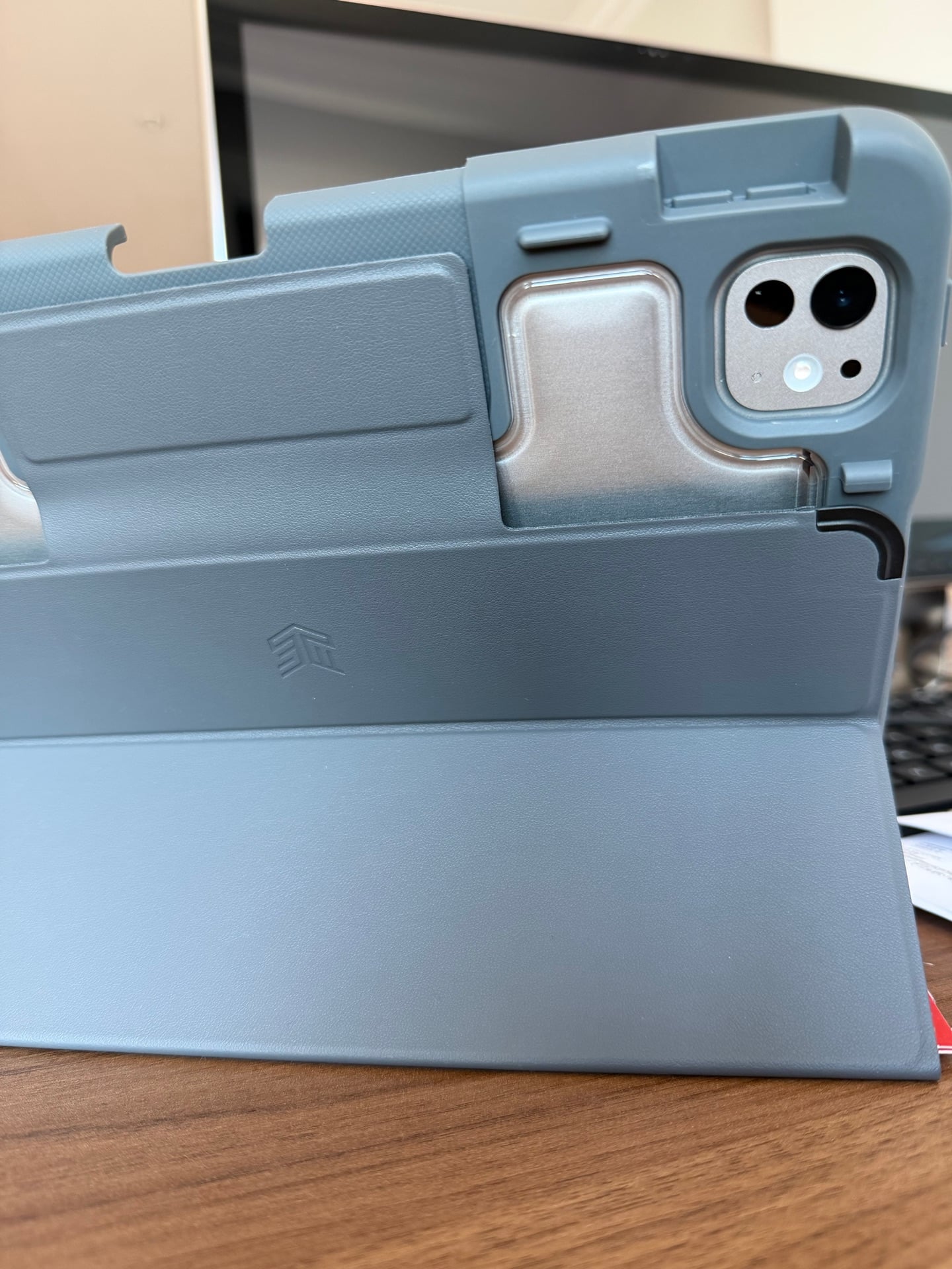 I pad pro 11 M4 WiFi and Cell brand new condition  - Image 3