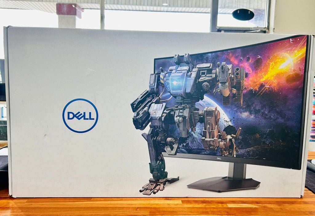 Dell 32'' Curved Gaming Monitor - Image 1