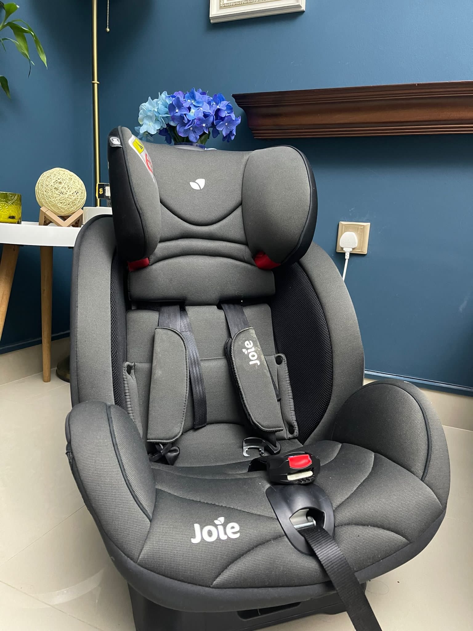 “Joie” Kids/Baby Chair - (Perfect Condition) - Image 1