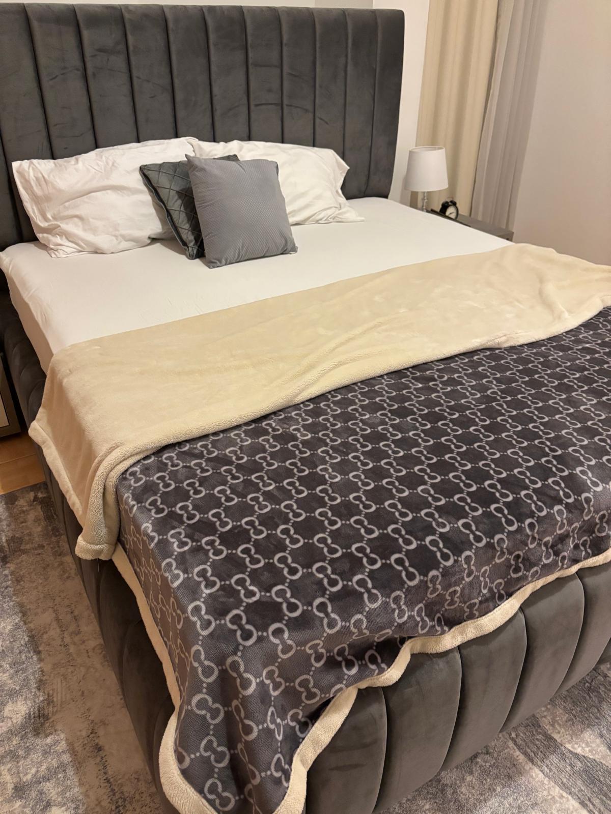 Double Bed - chic and amazing  - Image 3