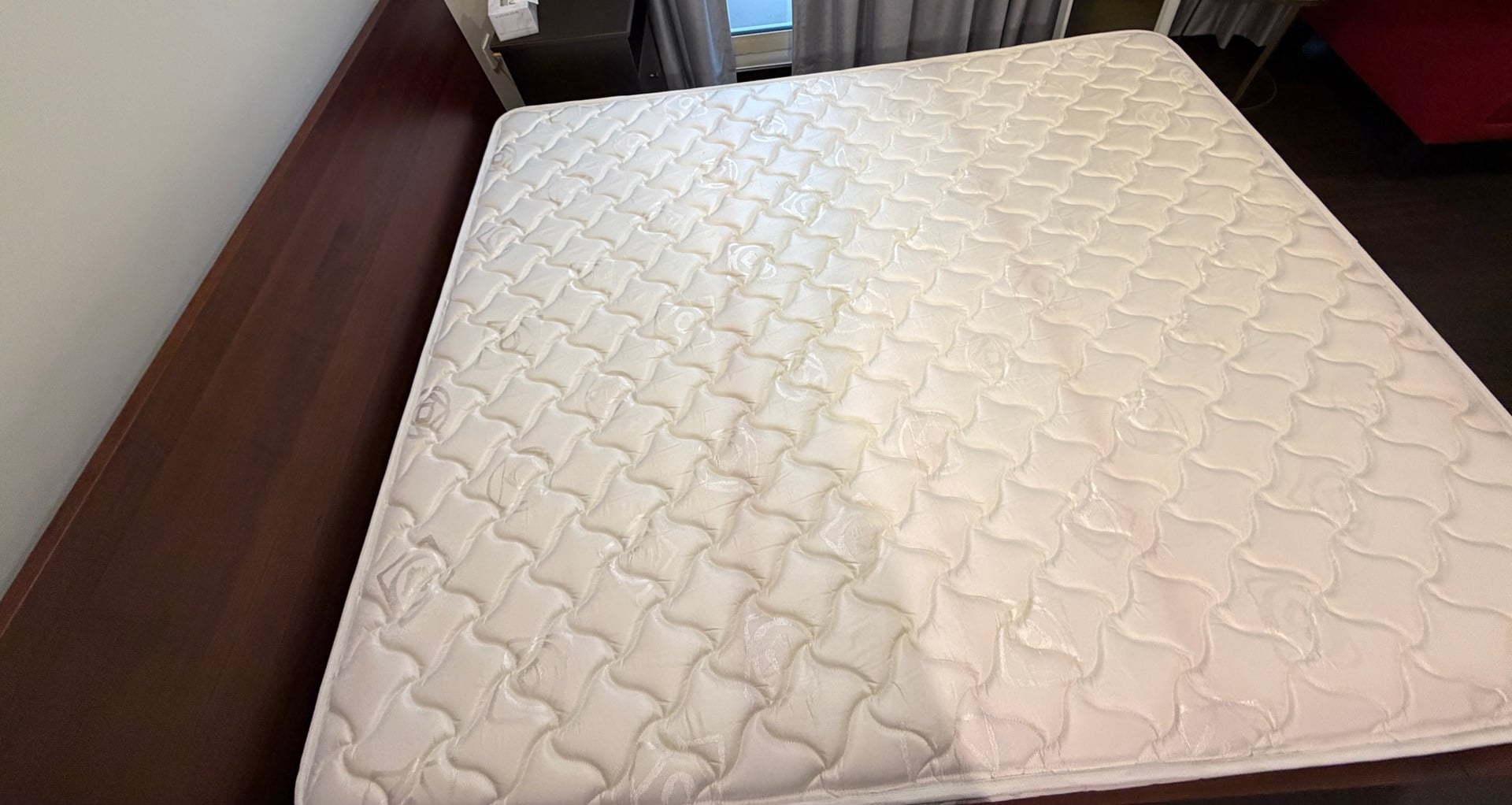 Beautiful queen bed with mattress - Image 1