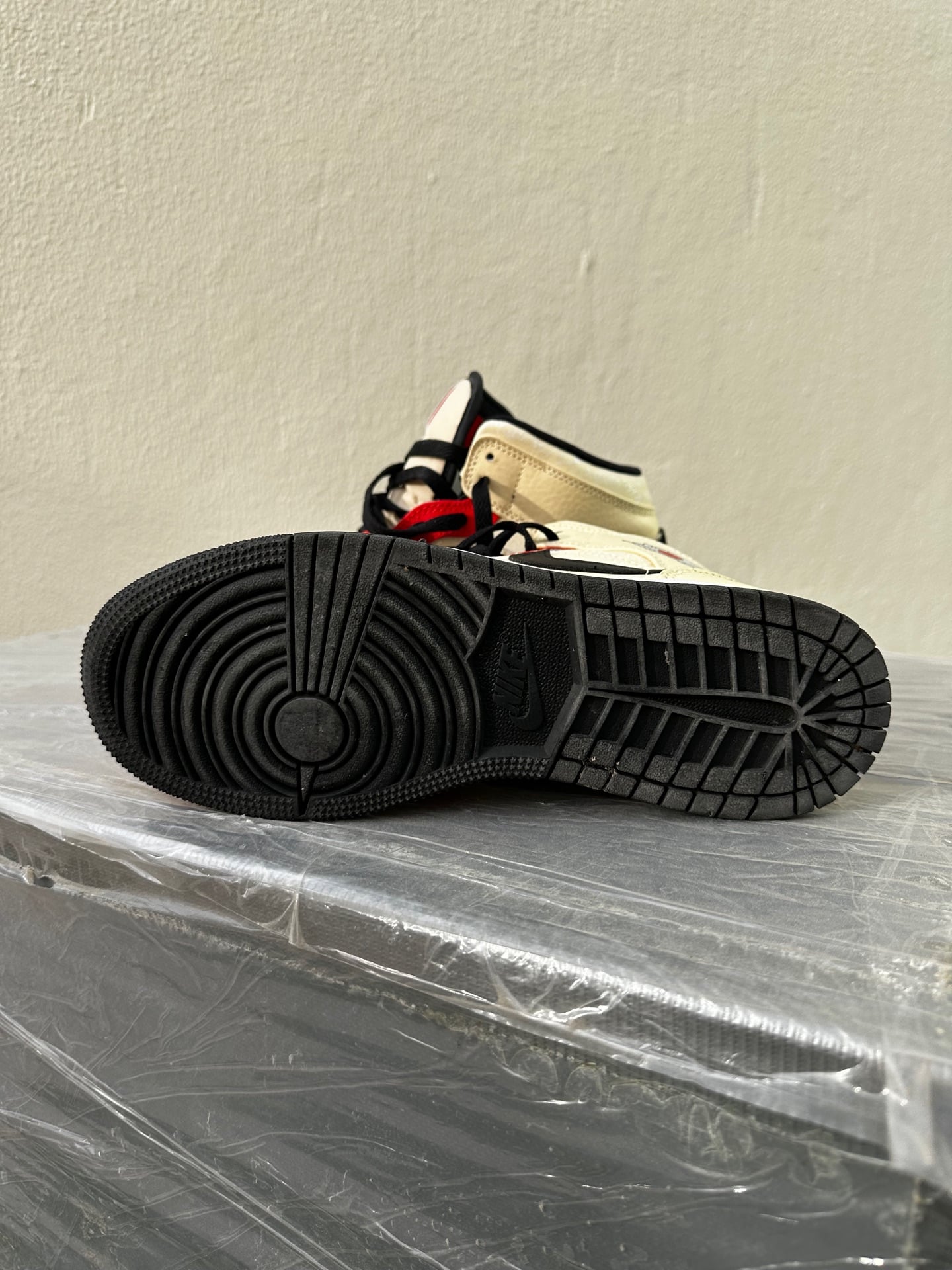Air Jordan 1 Highs Special Edition  - Image 4