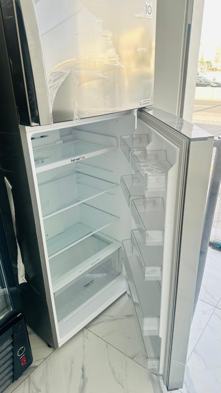 LG Refrigerator-Freezer for sale - Image 3