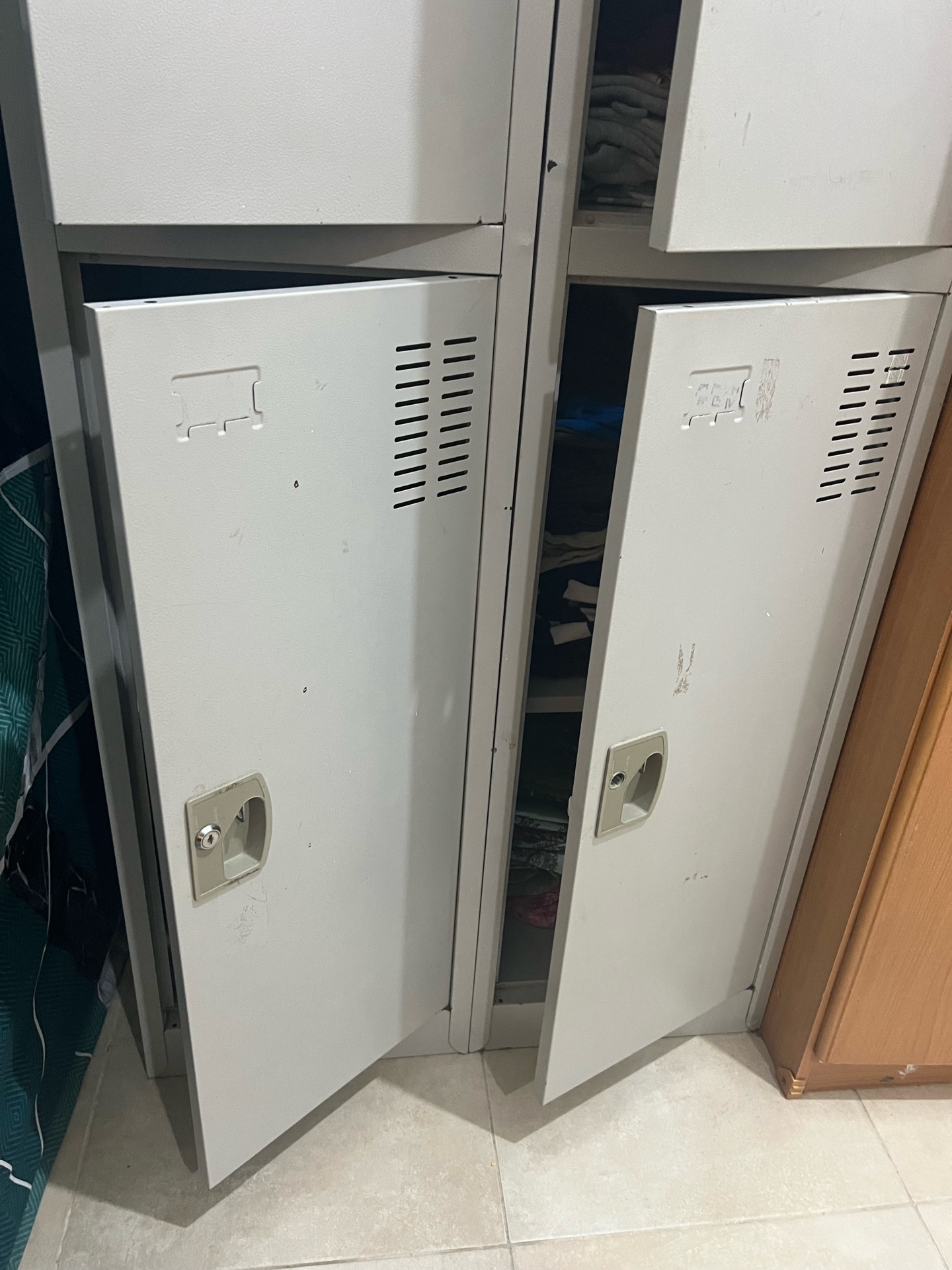 Locker cupboard 2 piece very good condition.  - Image 5
