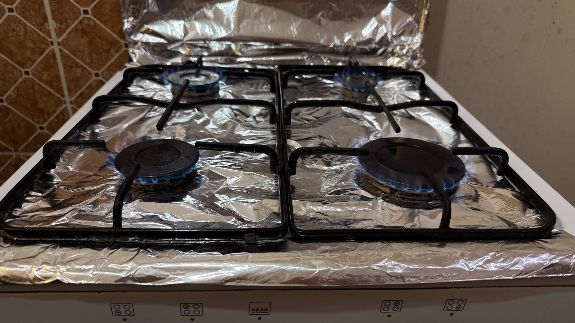 Cooking Range with oven & gas cylinder - Image 3