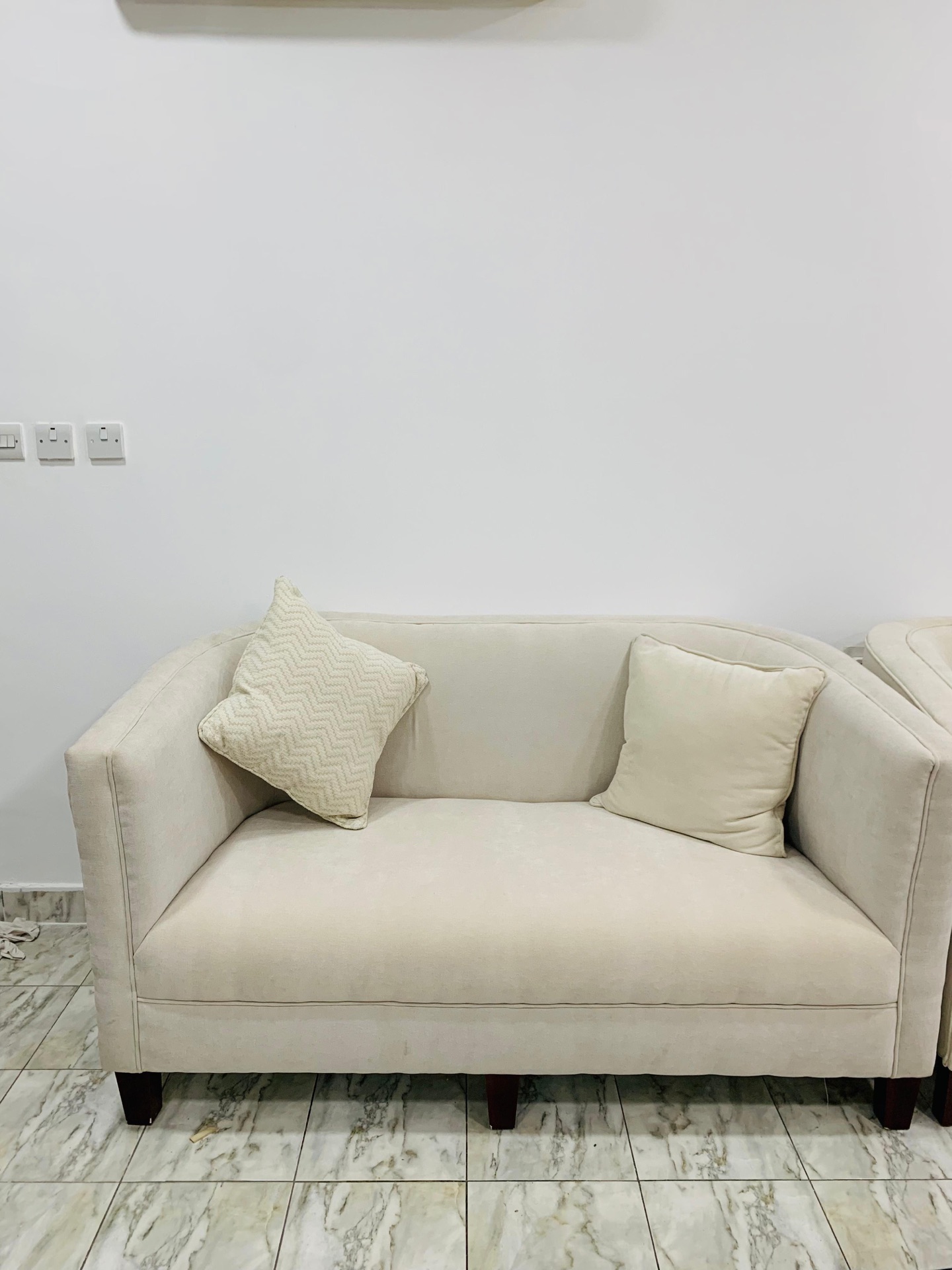 Elegant and comfortable sofa for sale-350 QR - Image 3