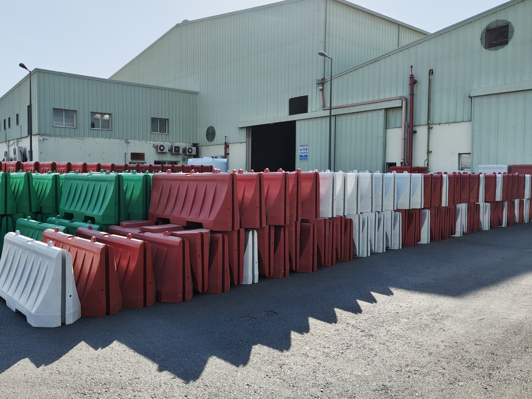 حواجز الطرق من PVC والبلاستيك – مصنع ومورد في قطر - Image 6