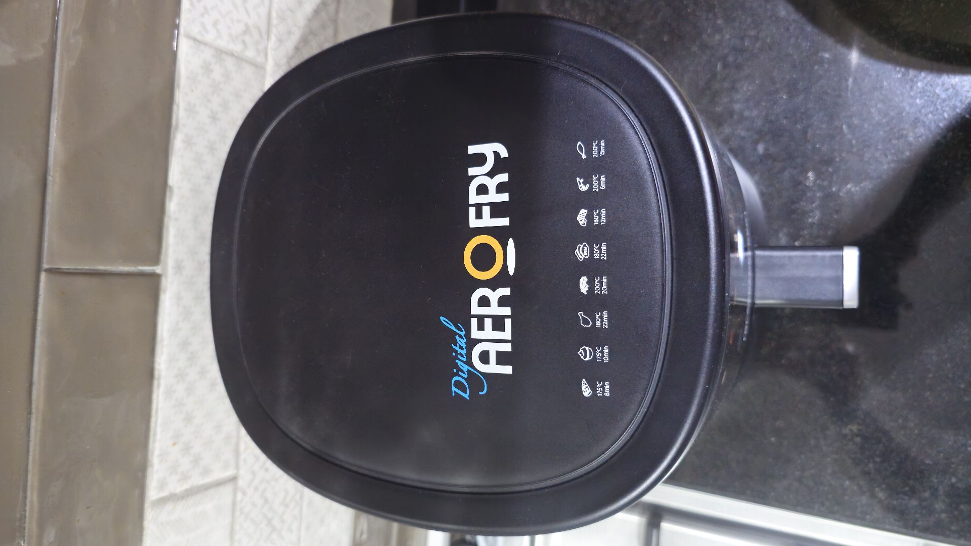BLACK+ DECKER AIRFRYER FOR SALE - Image 3