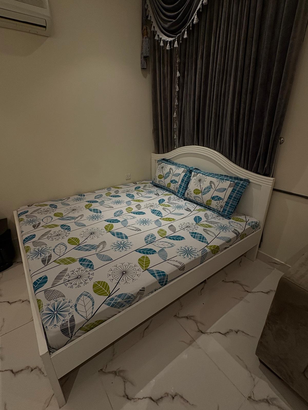 “Small King” sized bed - Image 3
