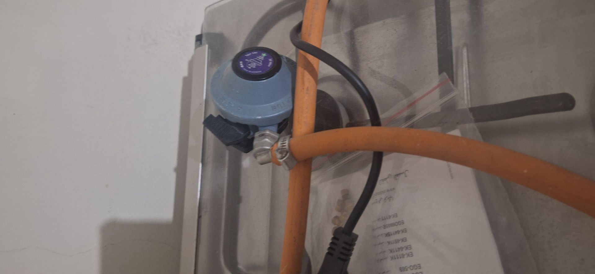ELEKTA 4 Burner with Oven and 6KG Woqod LPG tank - Image 4