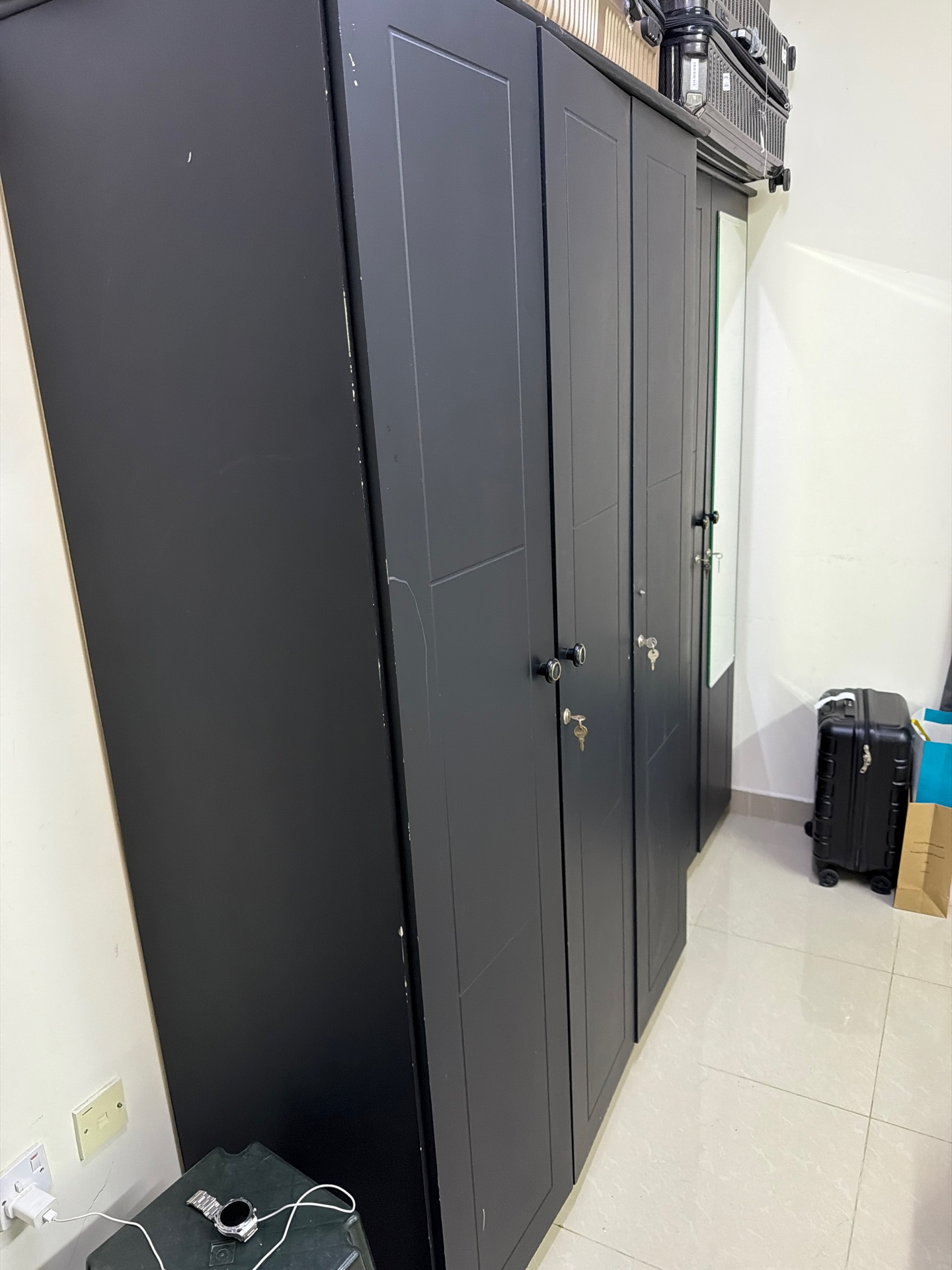 Cabinet 3 doors 250qr Cabinet 2 doors 150qar - Image 1
