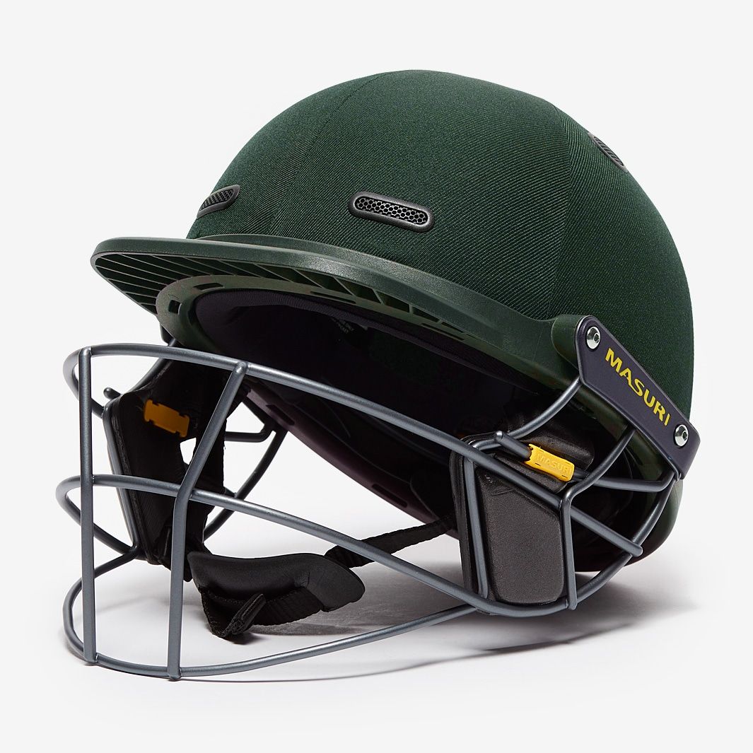 Cricket helmet available for sale - Image 4