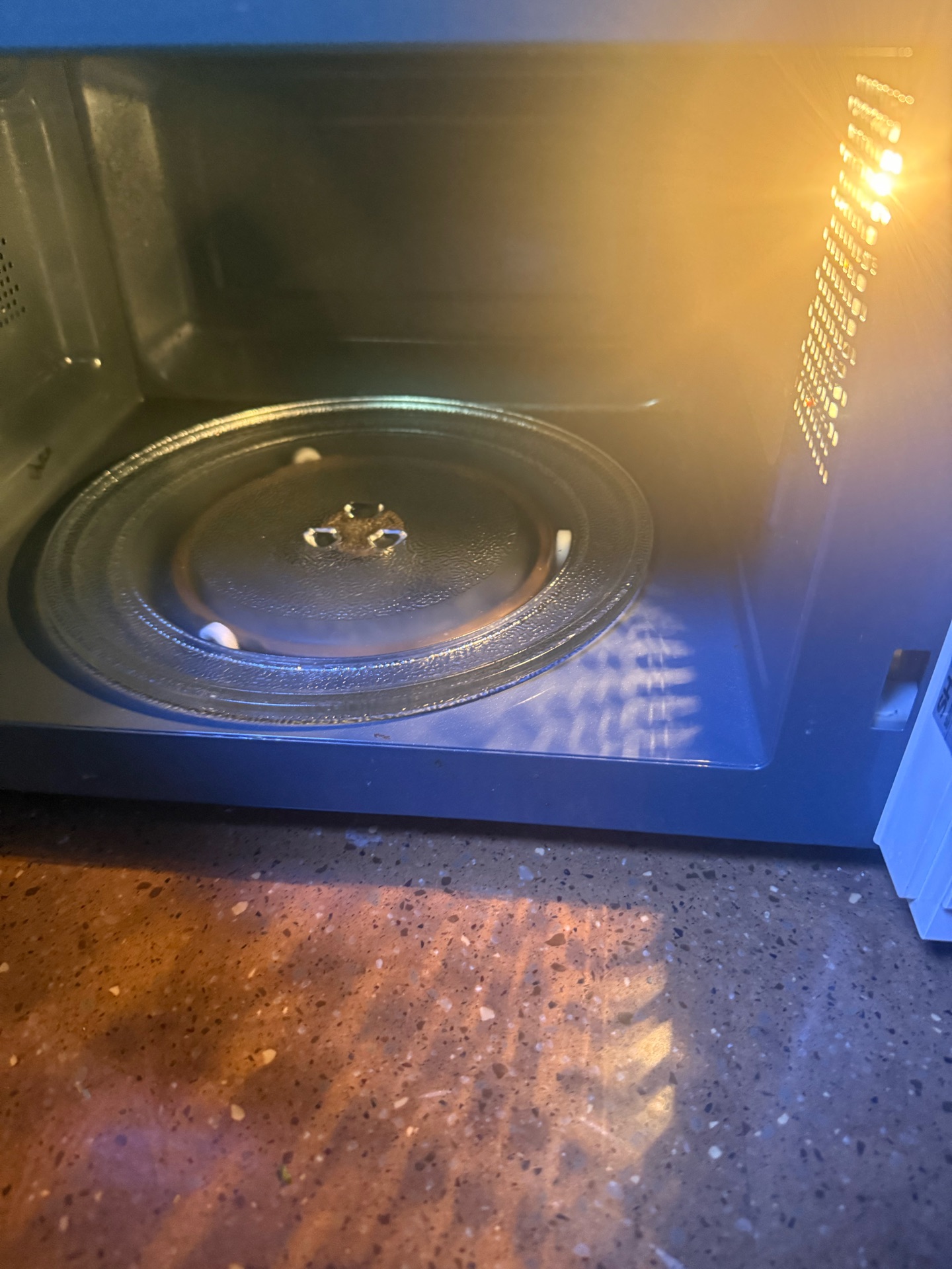 Moving sale ! Bought 8months ago . Very good condition . 20l capacity  - Image 3