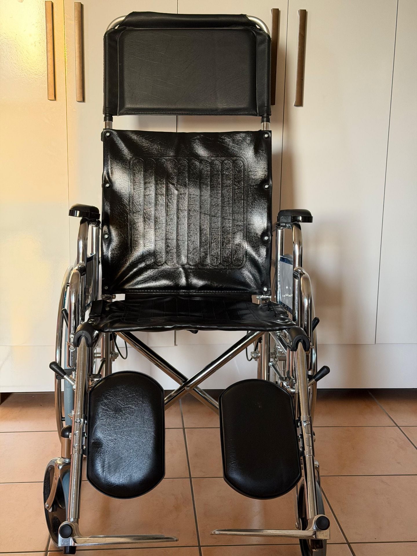 Wheel chair - Image 1