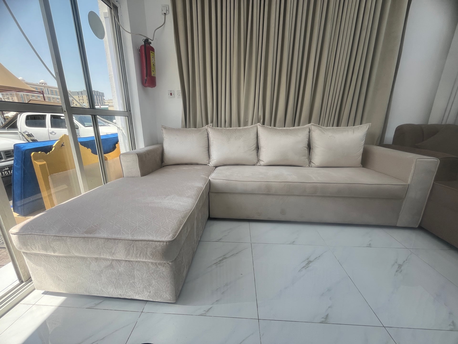 L ship sofa new - Image 1
