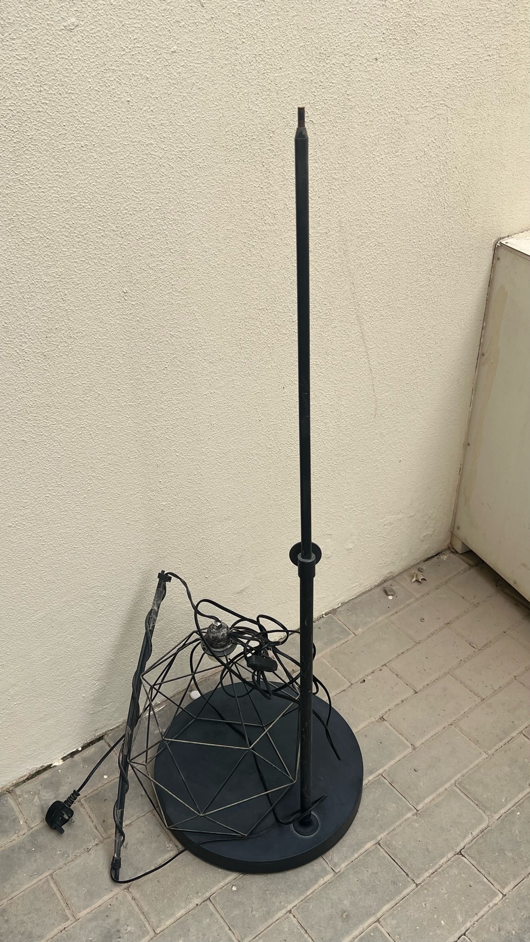 Free floor lamp - Image 3