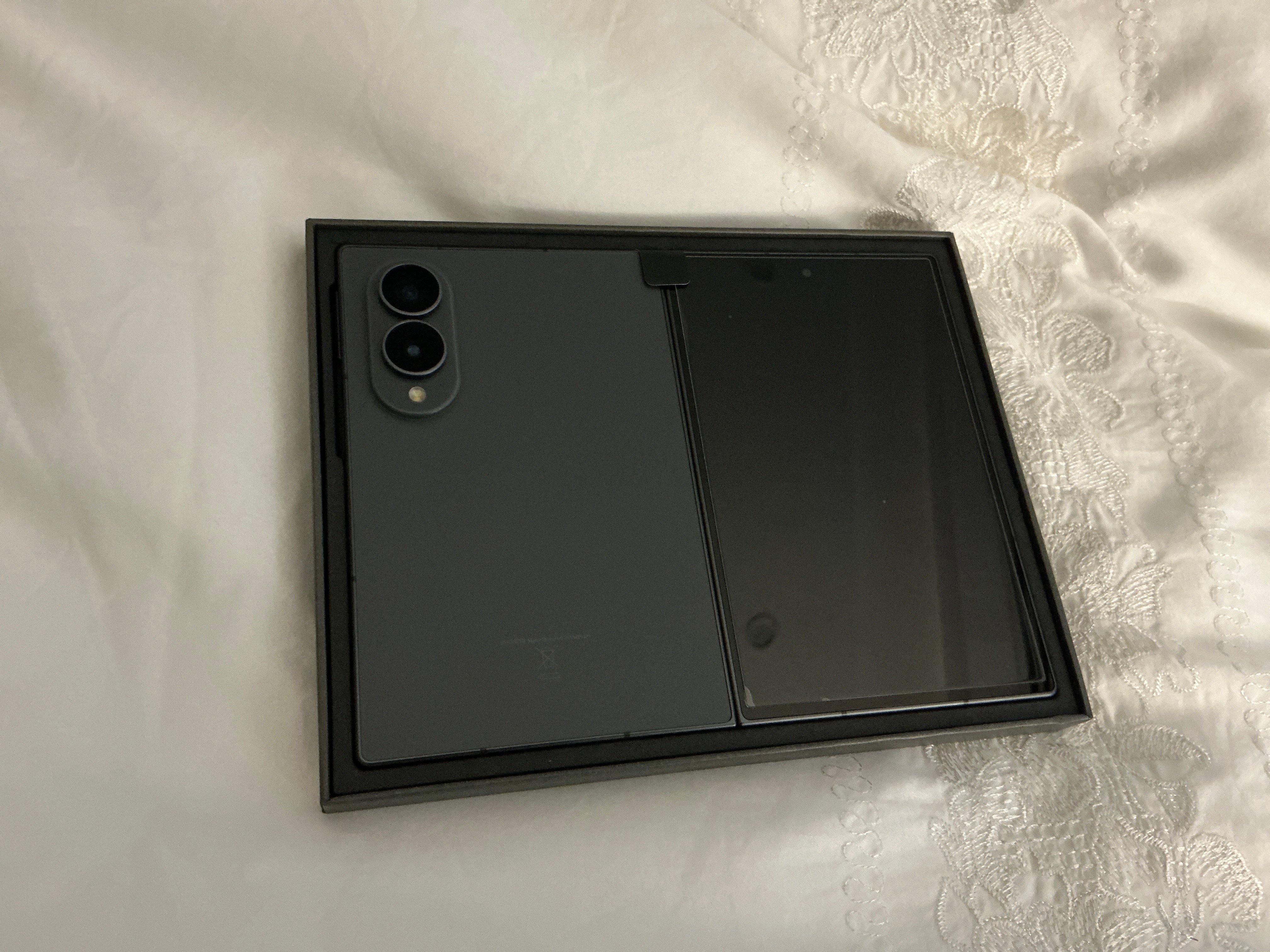 Samsung Galaxy Z Fold 8 256GB - Image 2