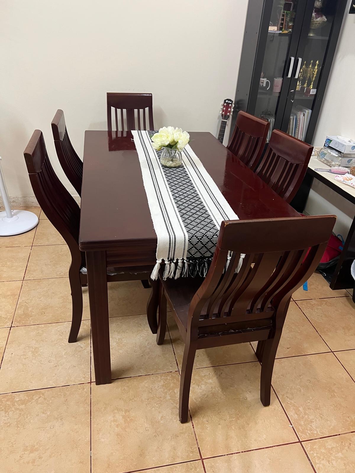 6 seater dining table - Image 1