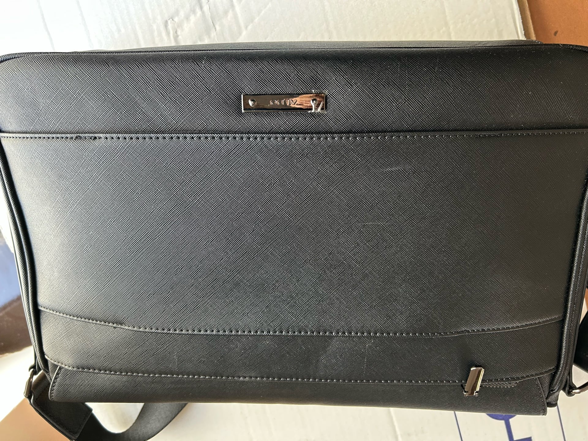 Laptop and business bag - Image 1