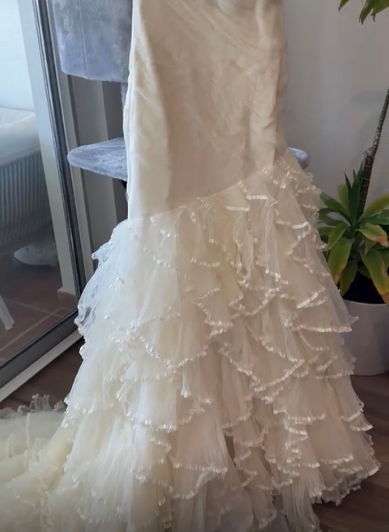 Pronovias wedding dress 1500 qar  - Image 3