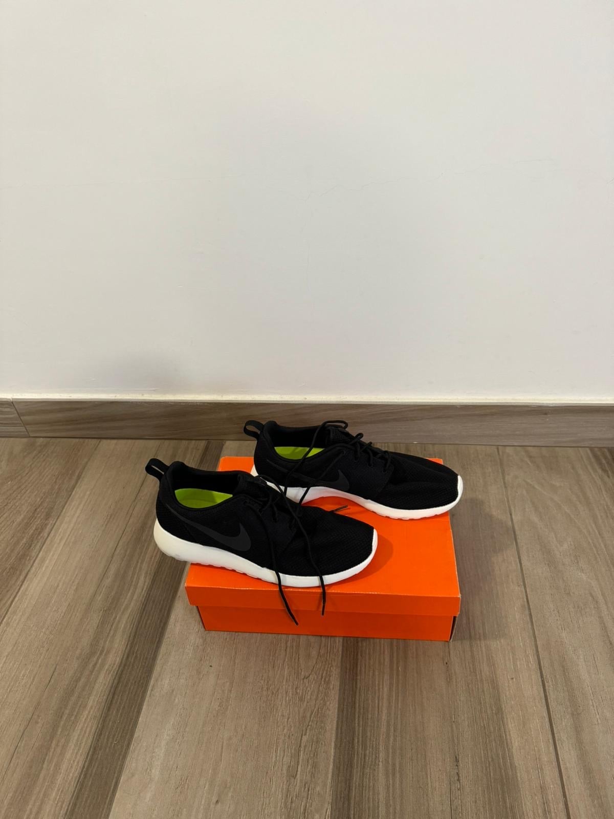 New black sport shoes Nike - Image 1