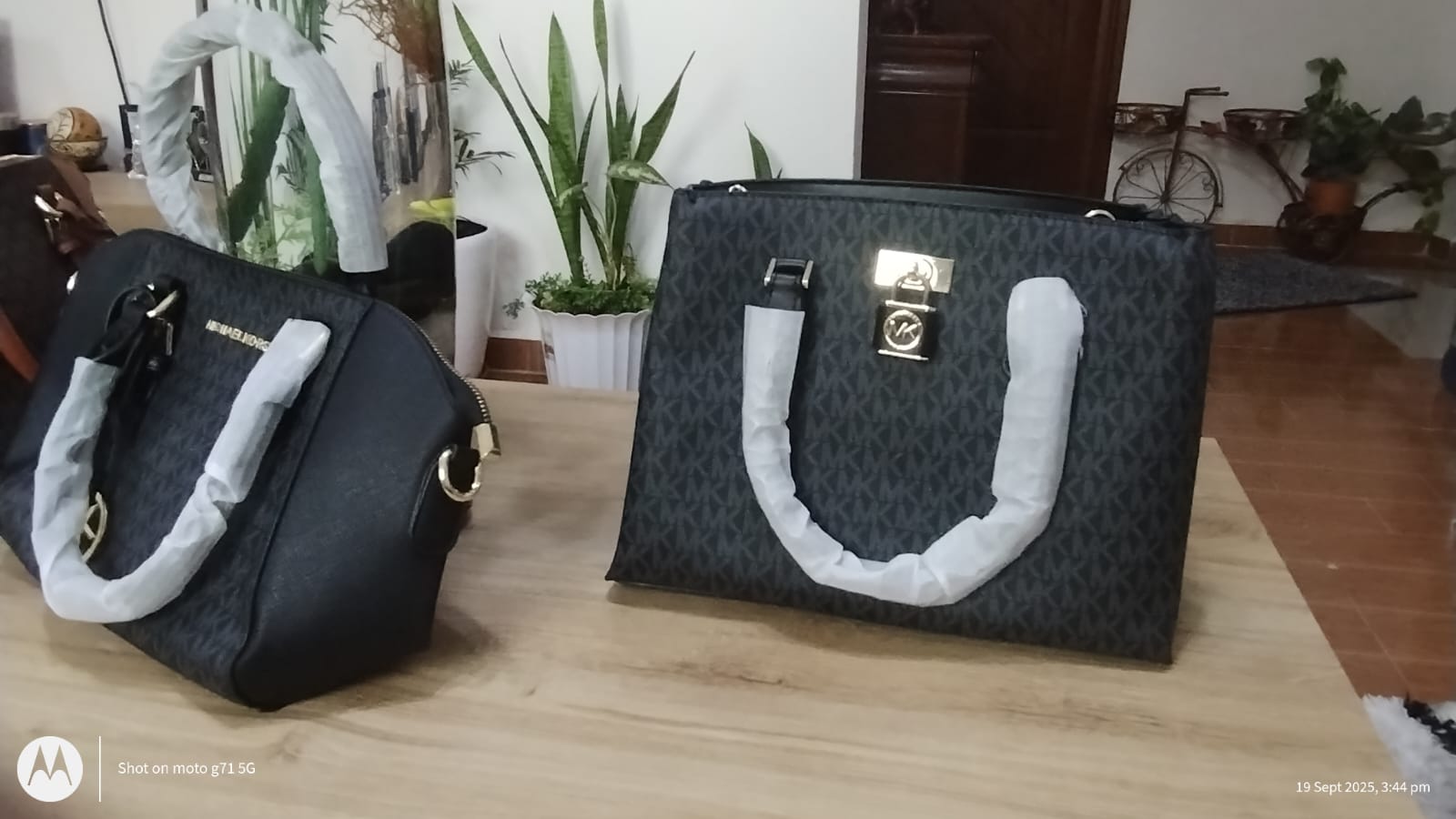 Elegant Hand Bags - Image 2