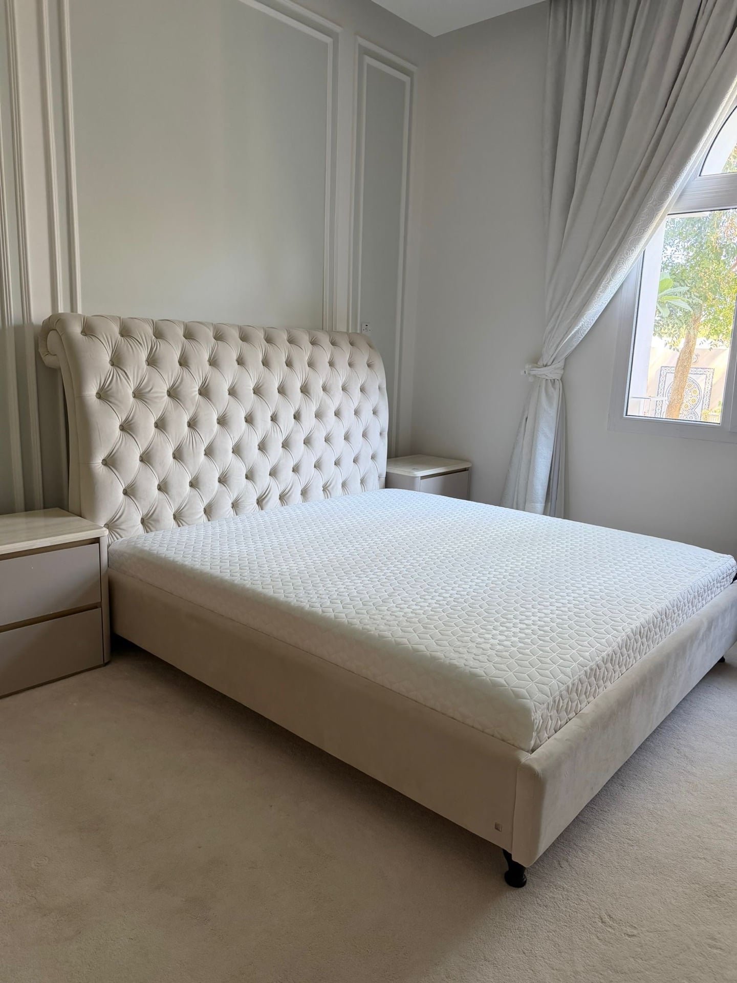 Bed , mattress & bedsides - Image 1