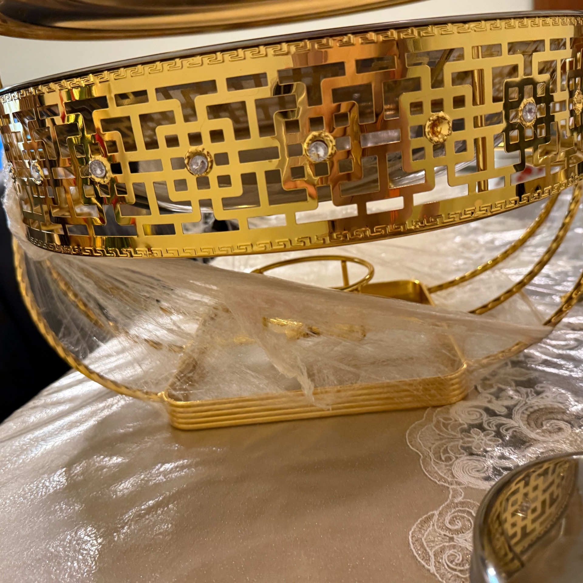 Gold serve-dish  - Image 6