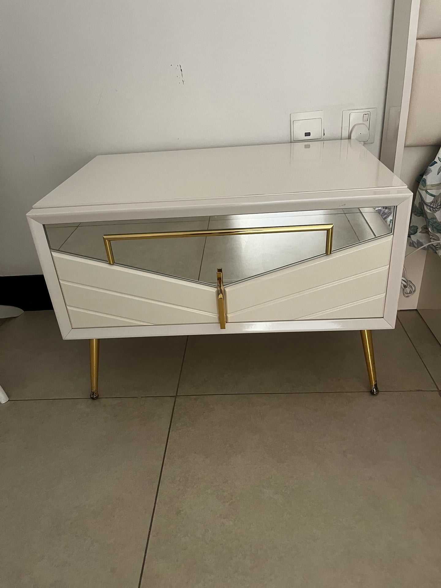 Bedroom set. Sideboard set with mirror and two bedside tables for the master bed - Image 3