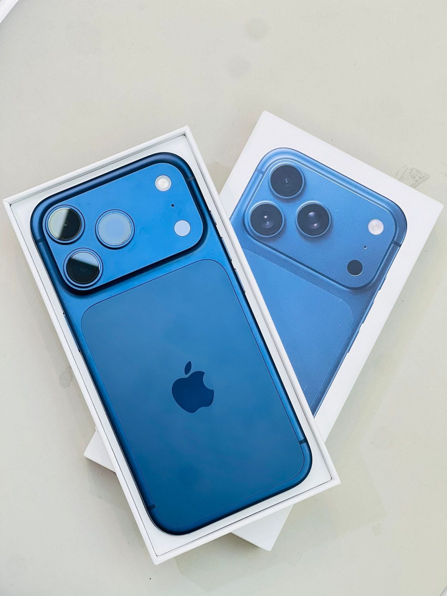 iPhone 17 pro deep blue 256gb - Image 2